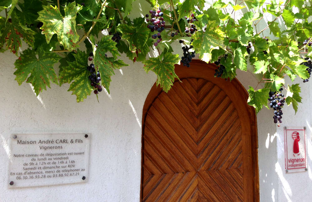 porte du caveau de la maison Adnré 